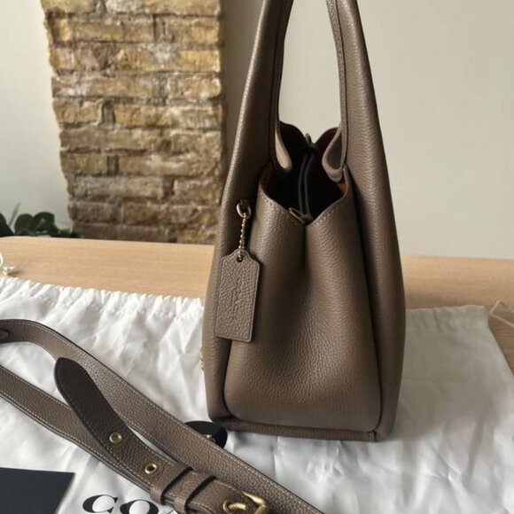 Coach Lana Shoulder Bag 23 - Picture 4 of 10